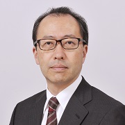 上妻　謙